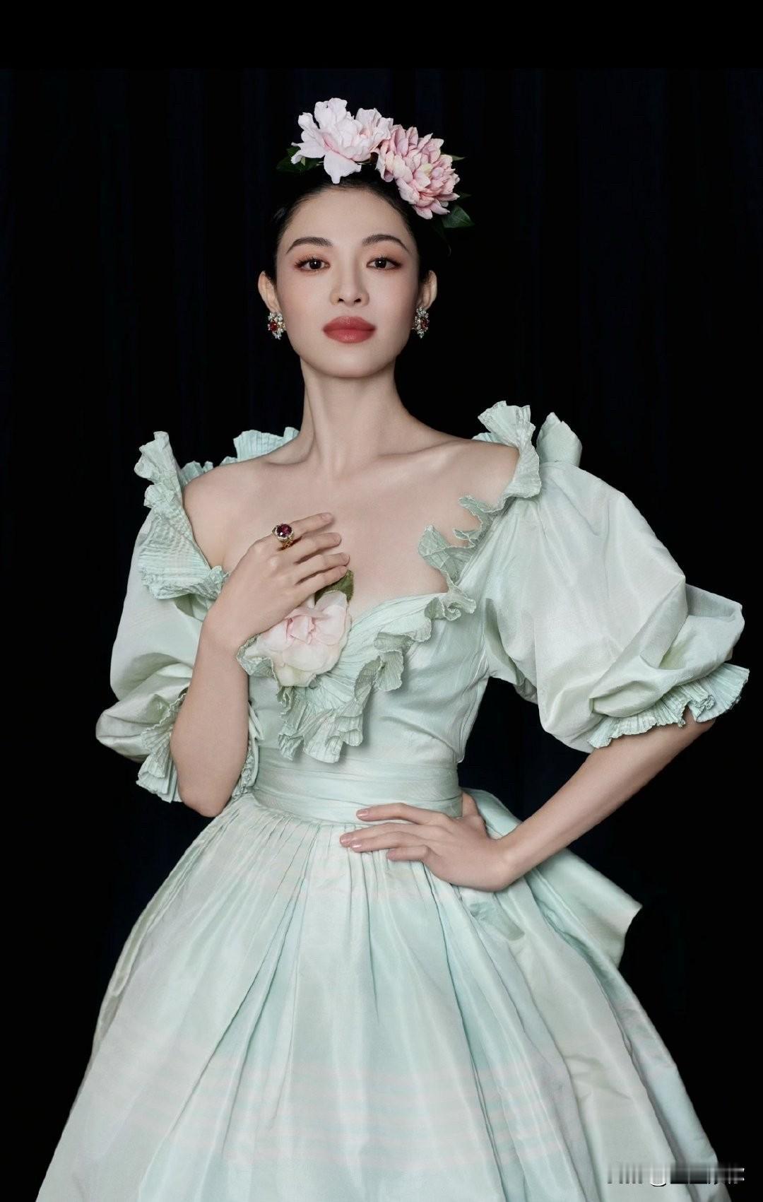 钟楚曦抢c位其实没前辈们狠,都是常见套路了,去一趟可能也不容易,本来就没太多存在