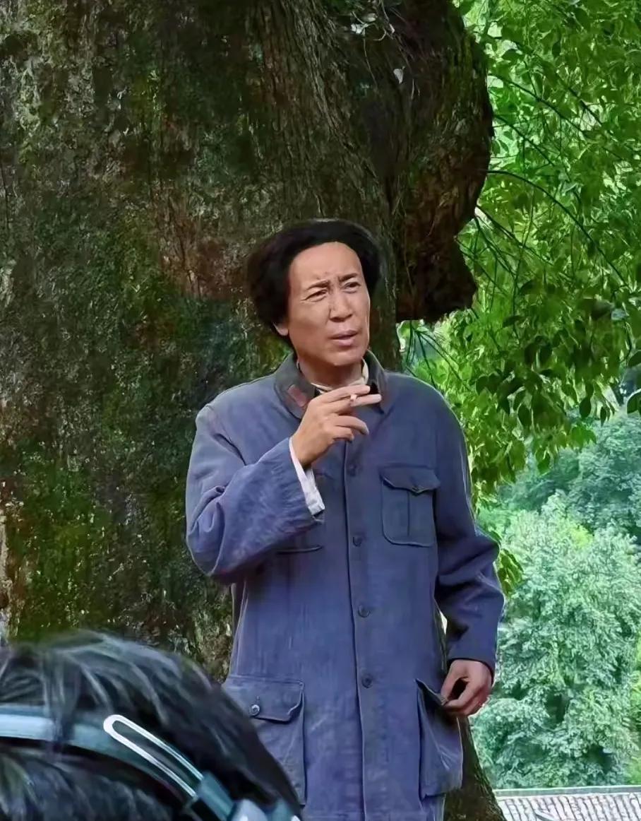王霙有9分像，古月有8分像，唐国强有7分像，此人只有4分像。