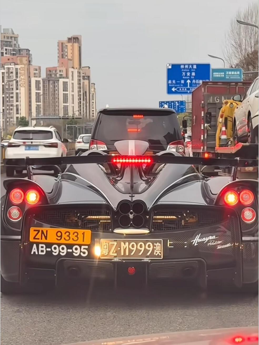 路上遇到的一辆车，要是不小心撞了它，得赔多少？