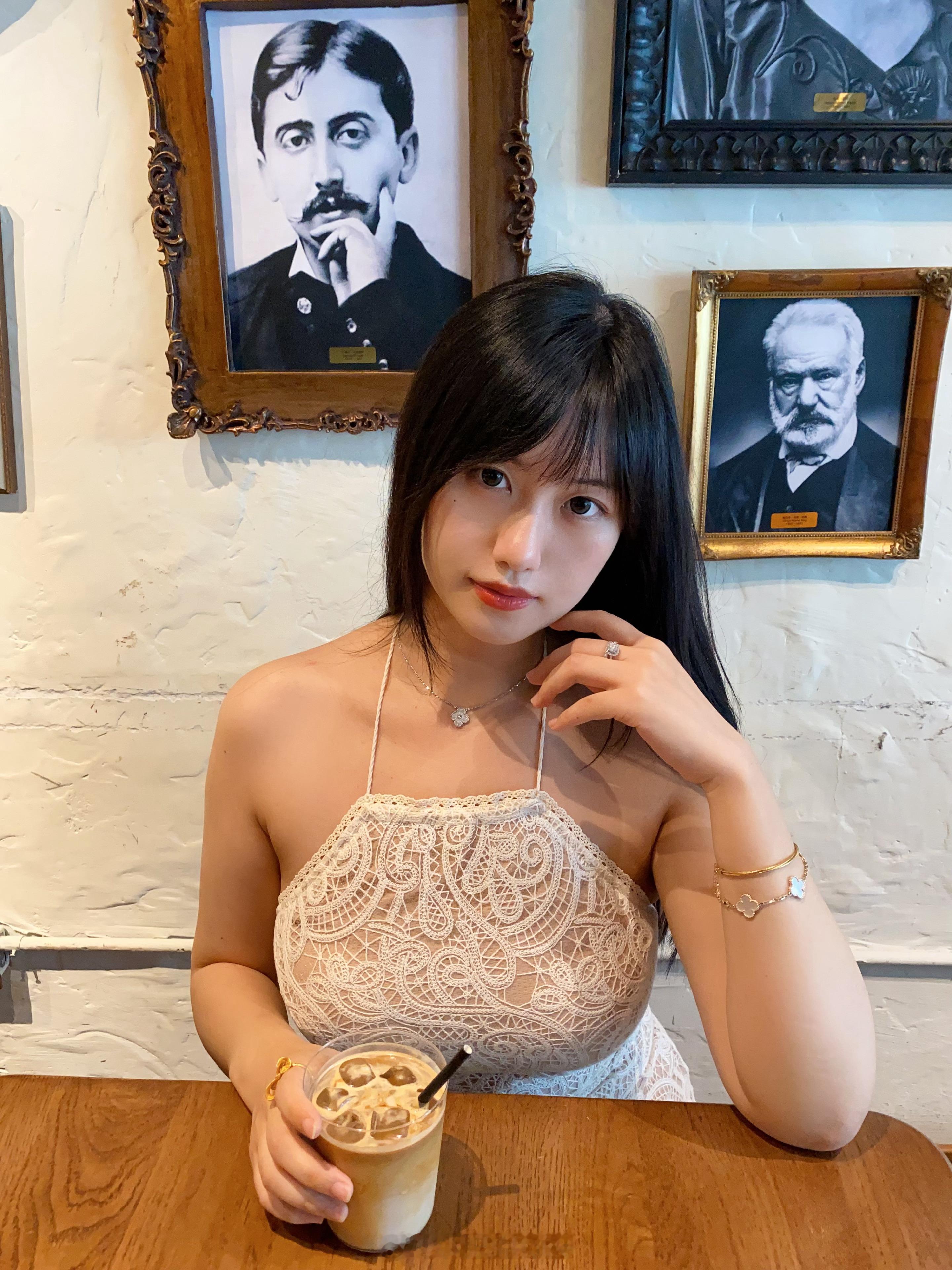 这岁末的八月酒喝多了好想哭[哭哭]​​​
