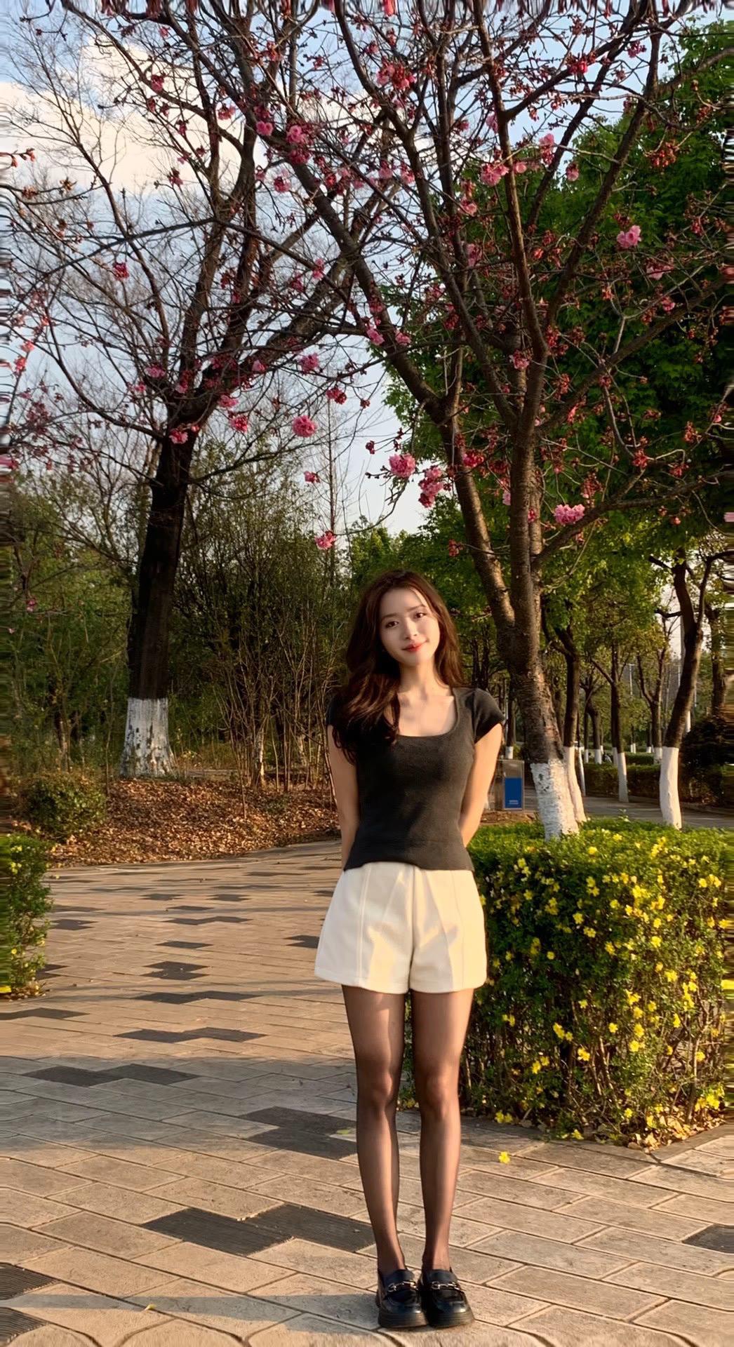 分享美女穿搭服饰