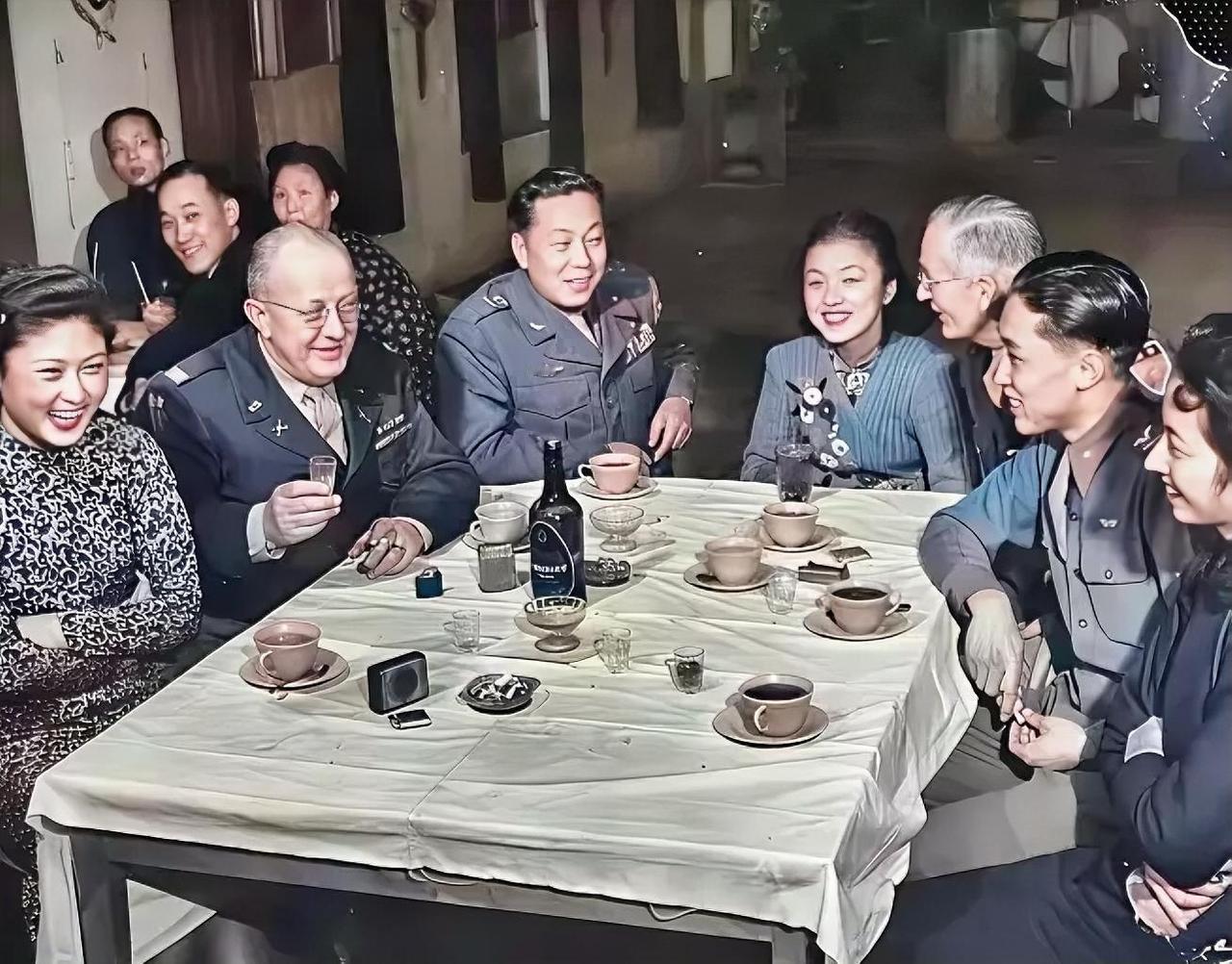 1948年的南京有多脏？国会开成了青楼，蒋介石怒骂：这批淫棍！​​3月29日