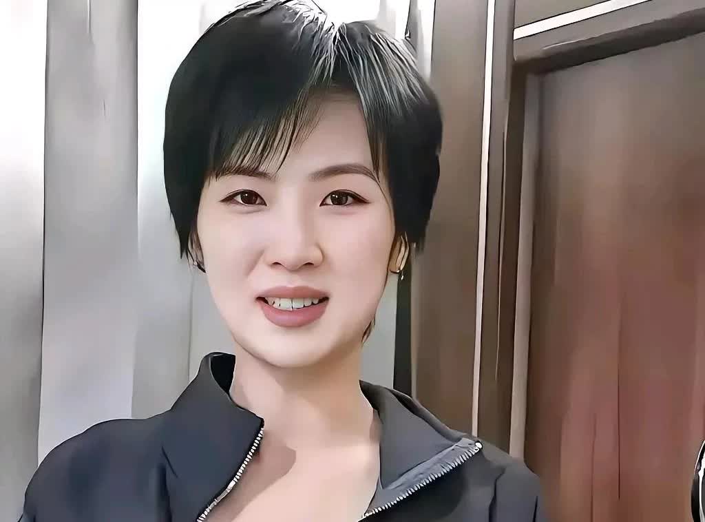 姚安娜阿维塔重庆工厂1001号工牌，负责12号工位。监控：5月4日早上5:47蹲