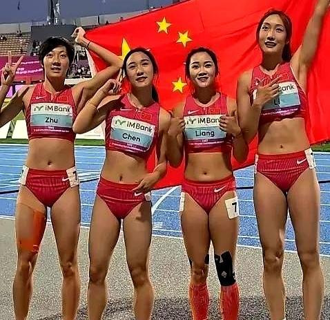 昨晚进行的东京田径世锦赛女子4×100米接力比赛预赛中，中国女子接力队由梁小静（