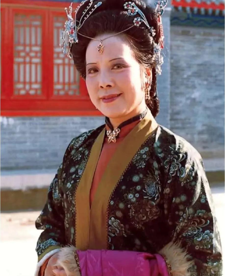 看红楼梦总有人说讨厌邢夫人，说她秉性愚钝，爱财如命，骂人毫不留情，战斗力满满。