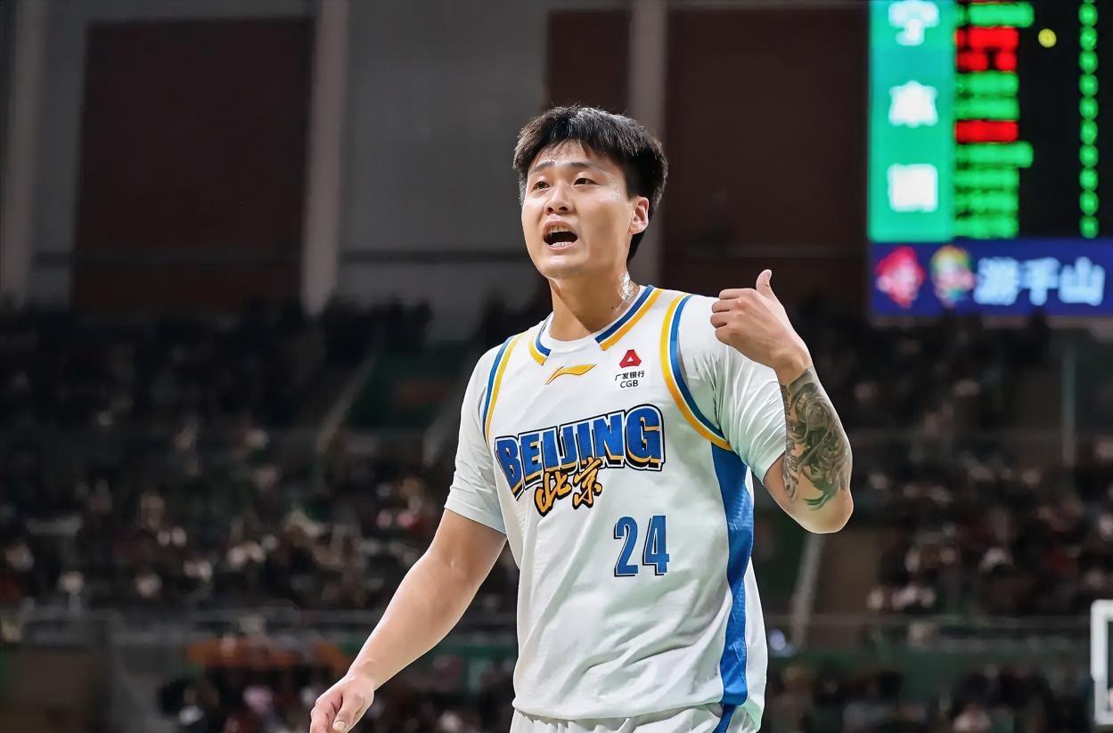 北京球星赵睿真是满血归来！在今天北京主场迎战以75‑67战胜辽宁的夏季联赛中，虽