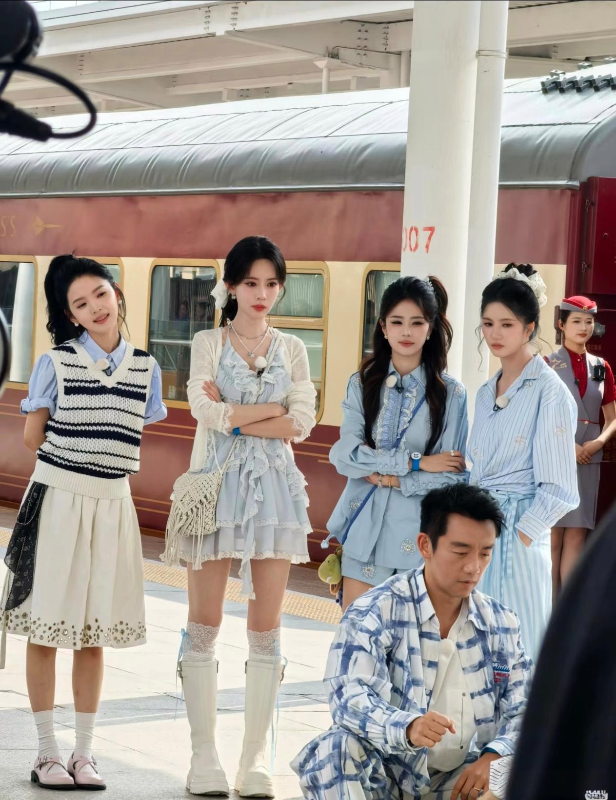 章若楠孟子义白鹿三个大美女同框你觉得哪个最好看？