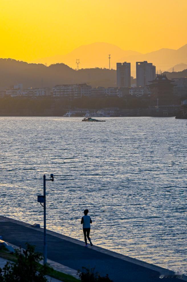 富春江畔冬日暖阳