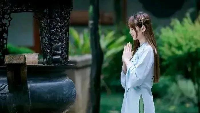 再来说说风水的问题吧。风水顺遂如意，唯有能够藏风聚气之处，才是风水宝地。顺遂