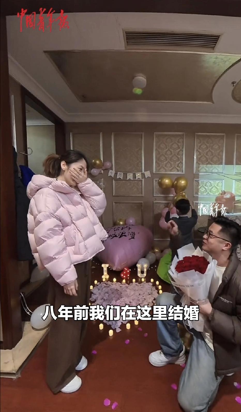 山东潍坊，男子和妻子相恋足足10年，两人结婚多年竟然从来没有吵过一次架，为了给妻