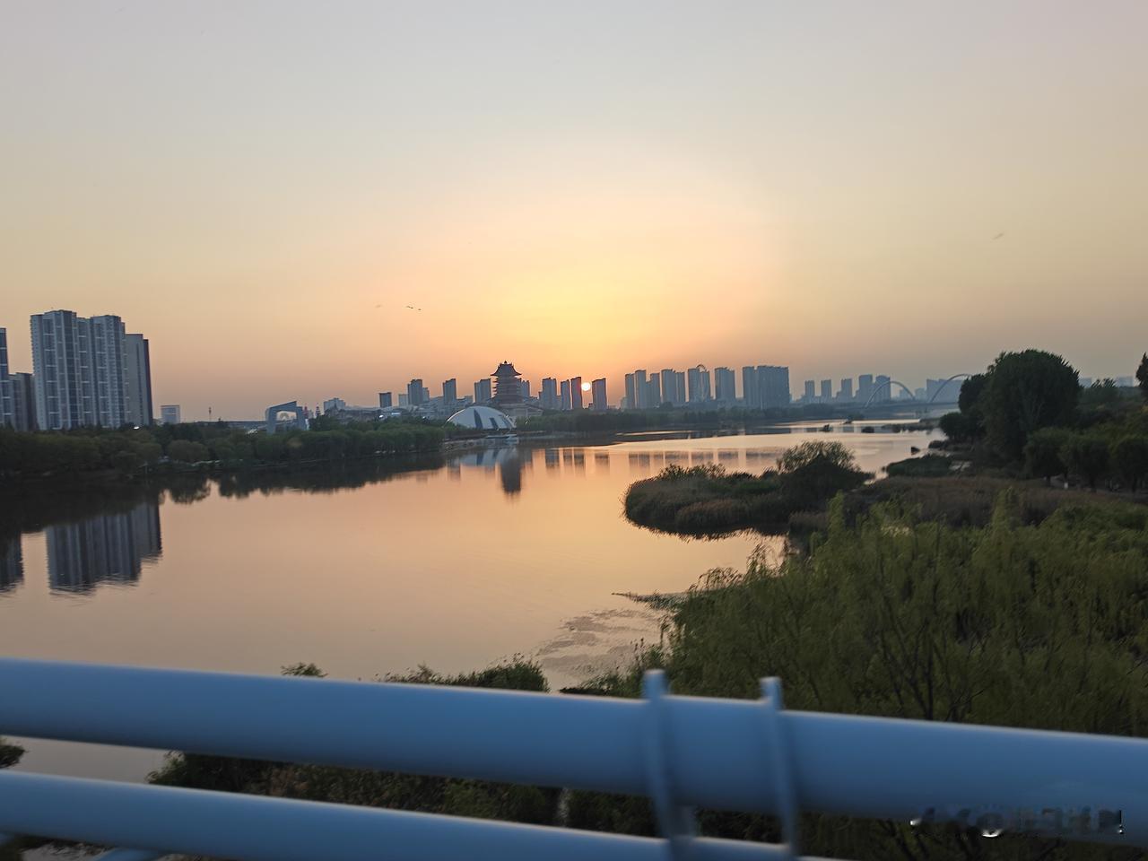 公务员转事业编！都说没有公务员考事业编的！现实还真有好好的公务员不当，转成事