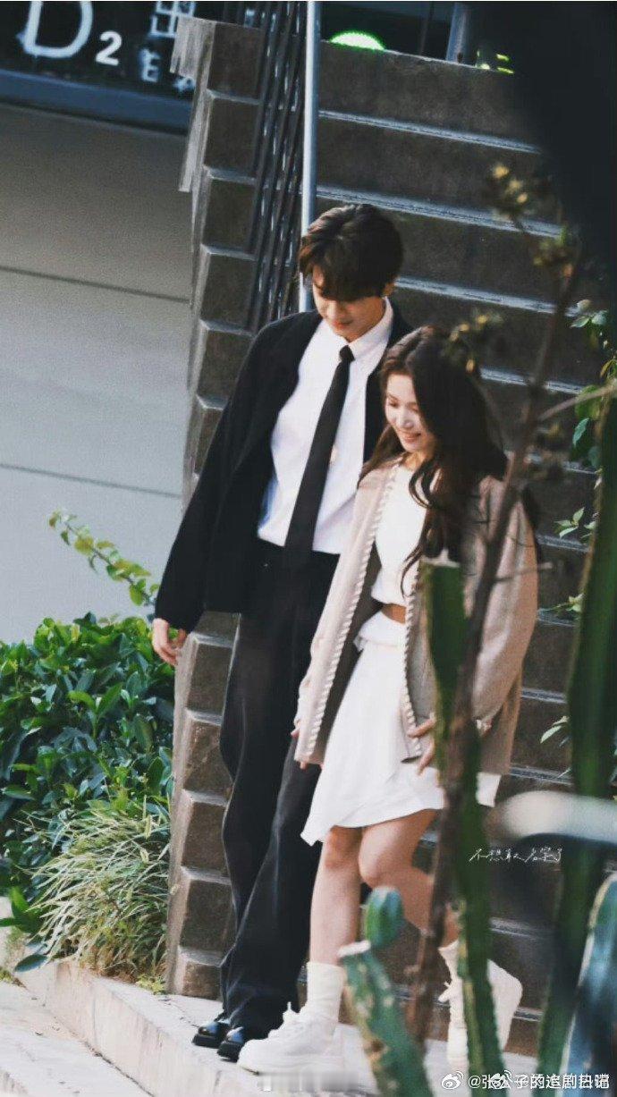 病友初见、刮彩票秒切霸总、遇虫子一人僵一人稳，人设焊在身上