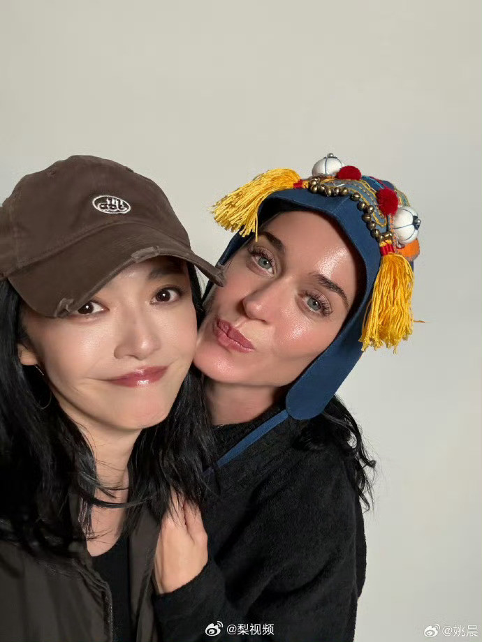 姚晨送了水果姐虎头帽虎头帽戴在水果姐头上，居然毫无违和感。果然可爱是不分国界的