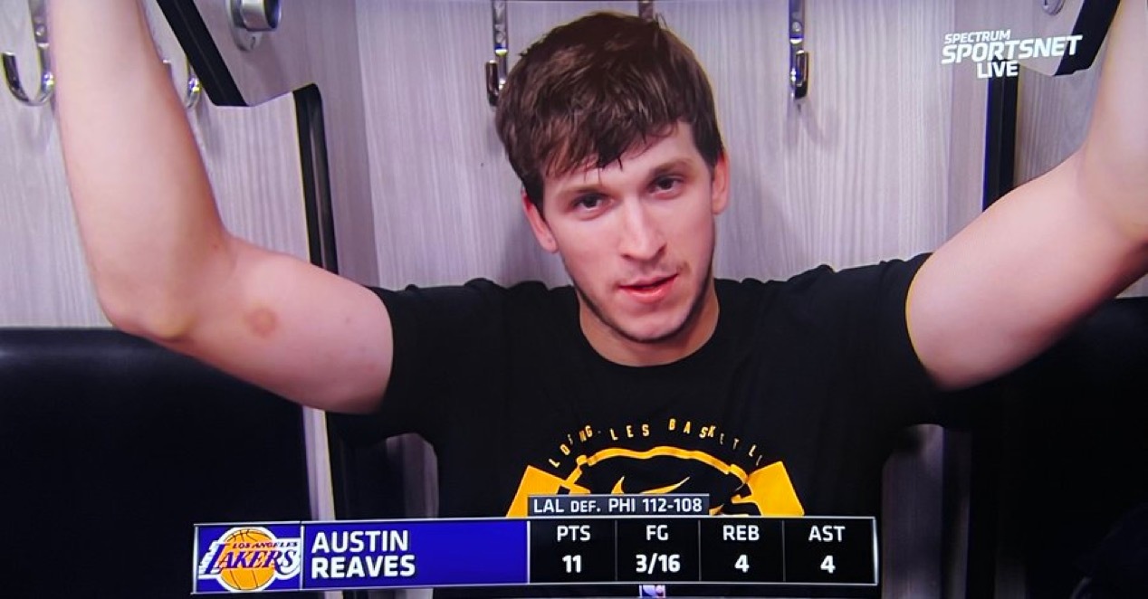 里夫斯：“一旦看到勒布朗连续命中三分，我就明白自己该去冲抢篮板了。我当时心想，‘