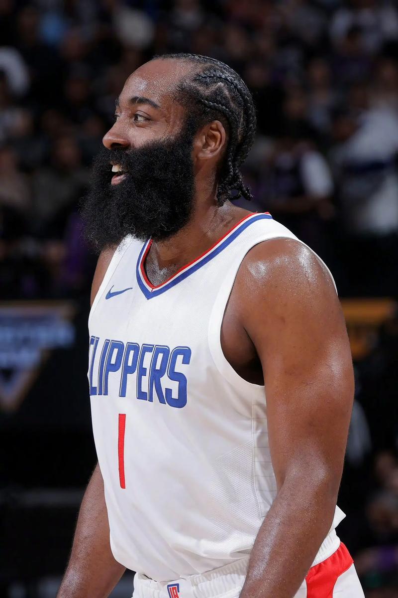 哈登正负值-39，个人最差纪录，生涯单场最低值！哈登评价：8秒过半场，运球