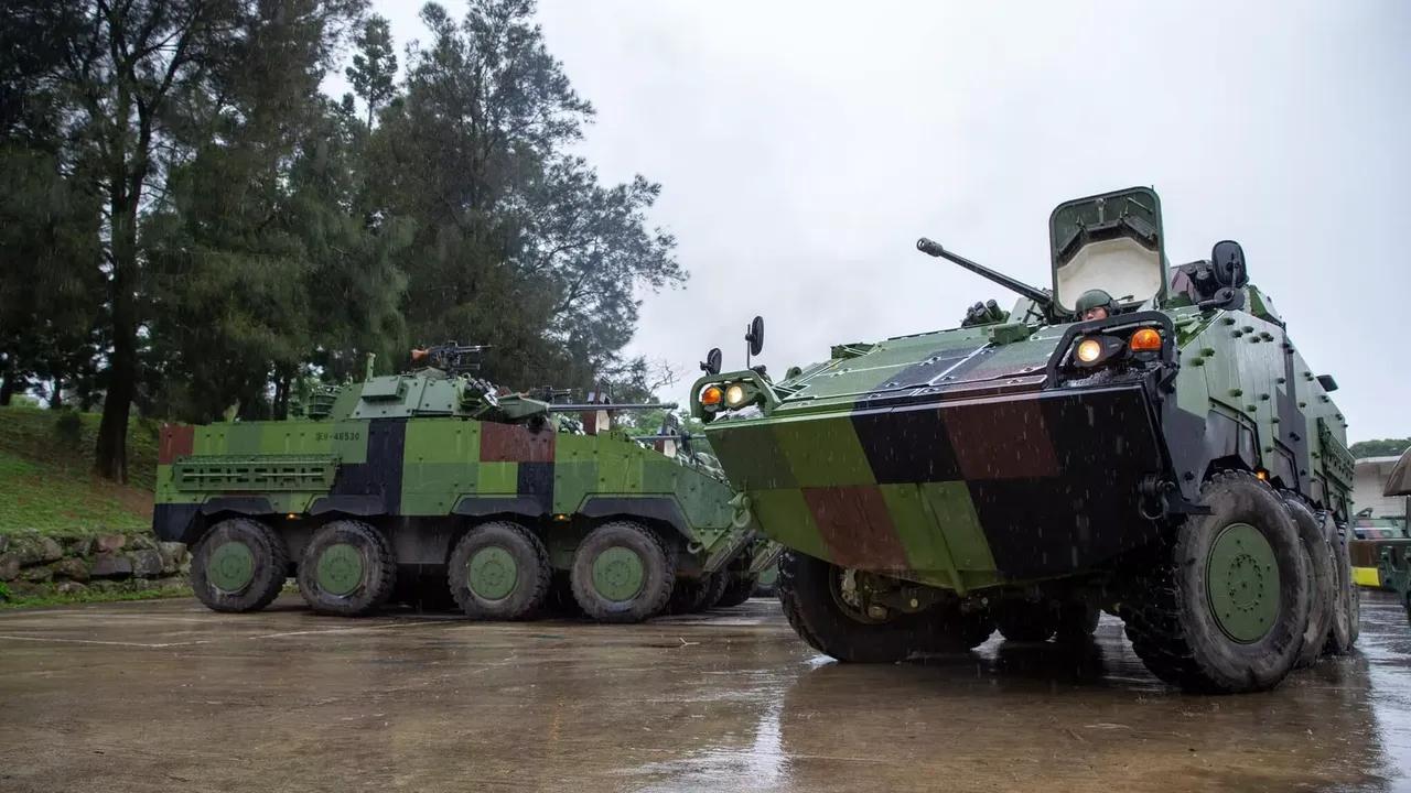 美国刚宣布对台湾111亿美元军售不到24小时，中国开始反击了！12月17日，