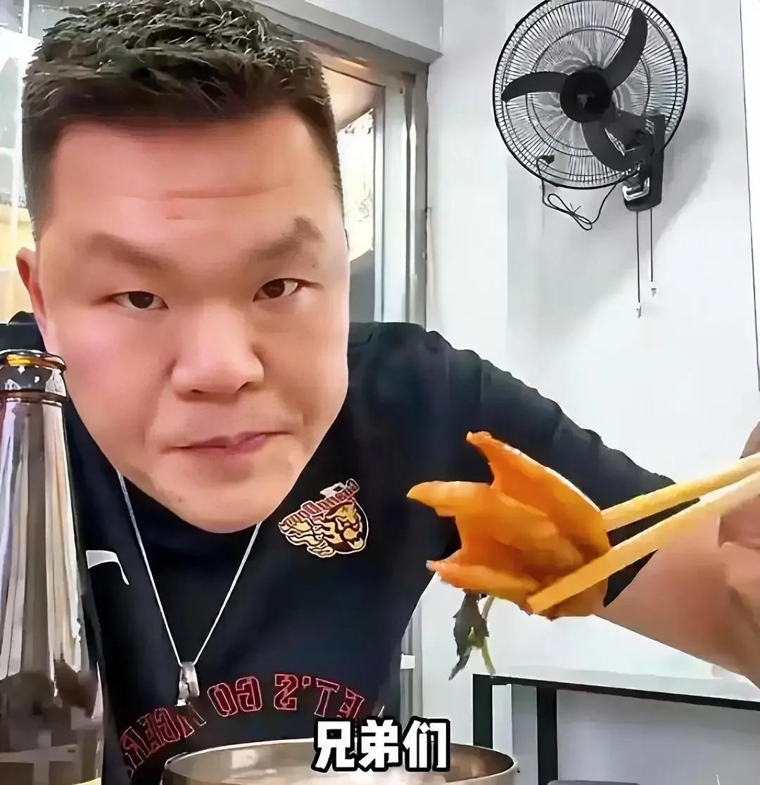 朱芳雨和杜锋得知赵睿即将转会到北京首钢，两人把脑门子拍得啪啪响，朱八杜锋做梦都不