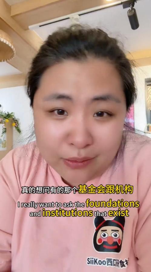 北京，一名女子坚持多年给基金会捐款，从来没有收到过机构任何回访和公示，但她停止捐