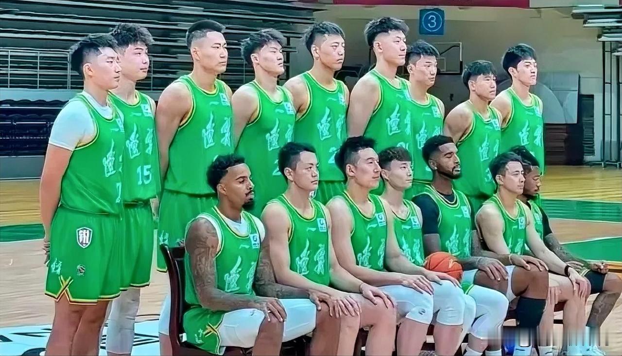 一，常规首发阵容：赵继伟，爱德华兹，姜宇星，付豪，克里斯二，常规轮换阵容，库珀