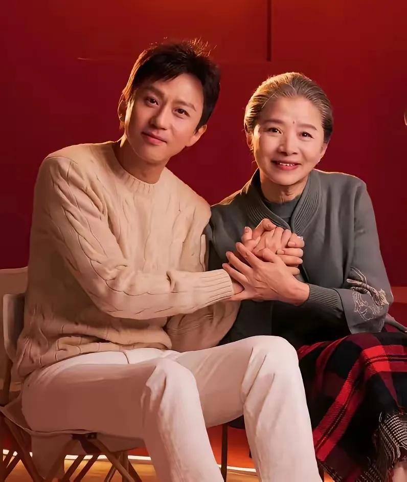 今年春节晚会。做的最正确的一个决定。就是把邓超请了过来，不说别的，光是邓超本