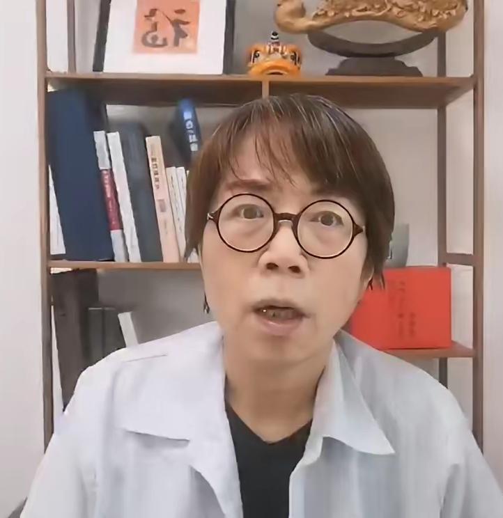 黄智贤反黑金反贪污，那哥哥黄伟哲这关怎么过？黄智贤今天(6月29日）在节目上