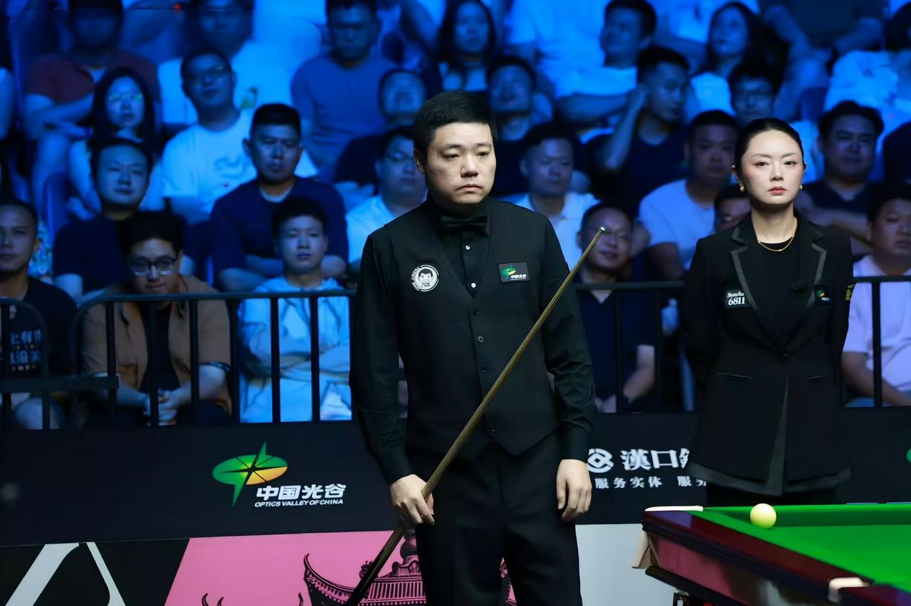 丁俊晖：“我不知道你们在期待什么。”丁俊晖武汉公开赛不敌戴维斯赛后接受了记者