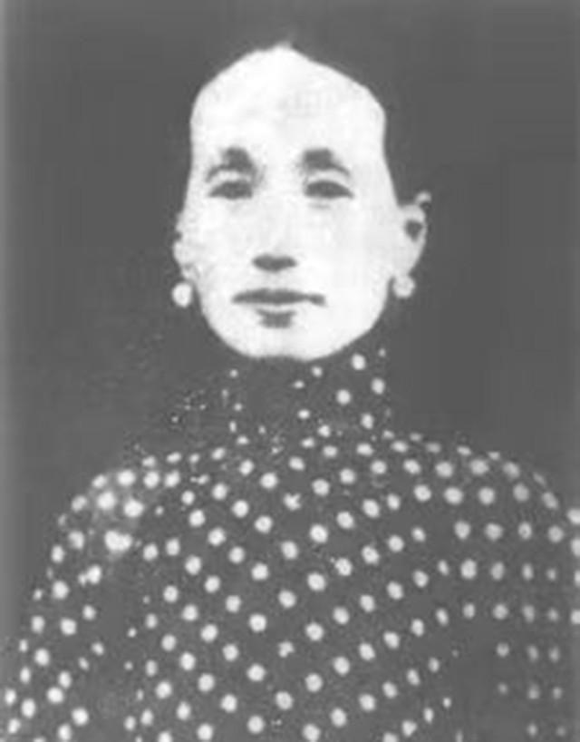 1930年，杜月笙的发妻沈月英，和表哥私会，她含泪嘱咐表哥：你今夜就离开上海，杜