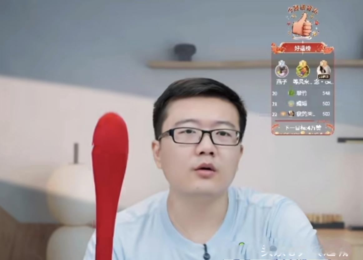 莱维：黄友政合适的混双搭档其实不多。他是05年，石洵瑶01年，年龄差距偏大，石洵