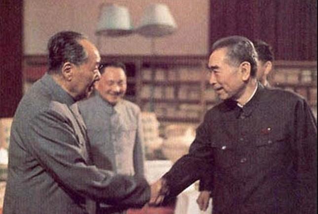 凌晨三点的一个电话，周总理为何迟迟不下令？战争中的一个决定，往往只需要几句话就能
