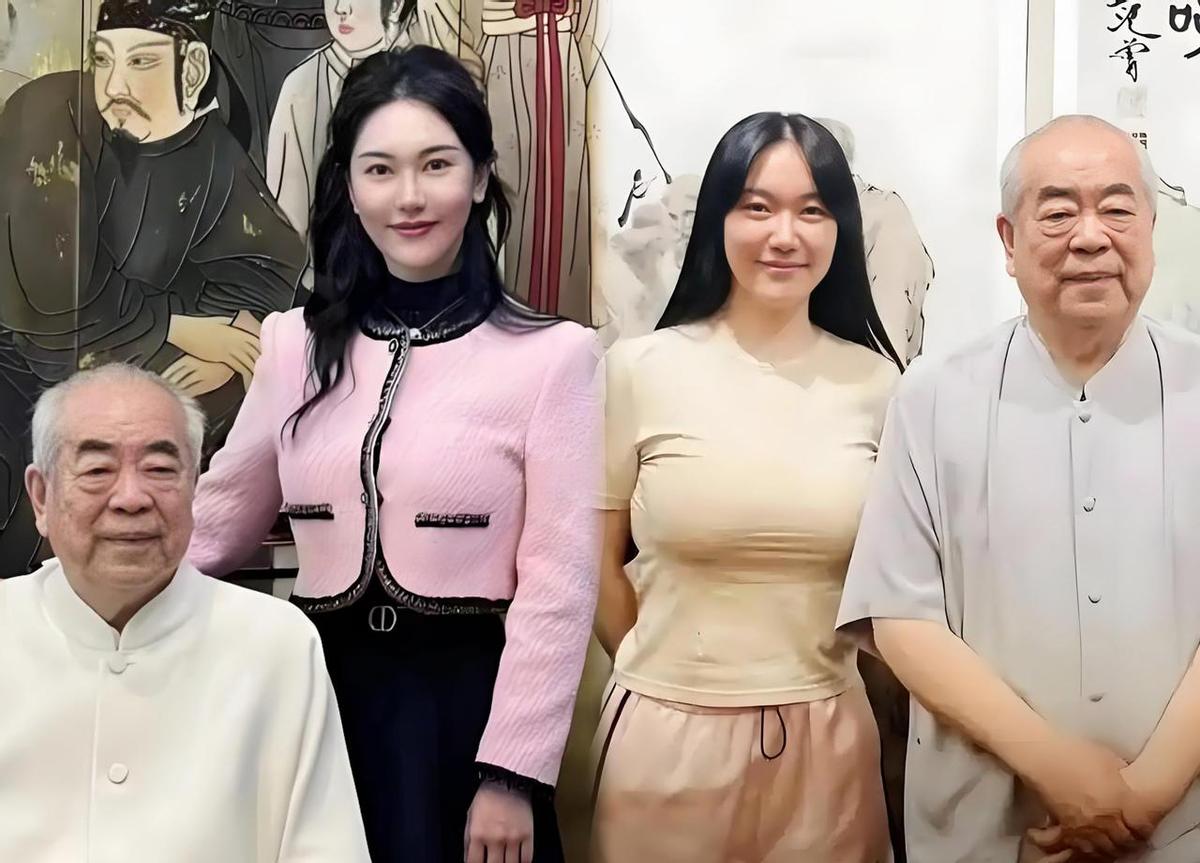 范曾这位86岁的书画巨匠刚官宣四婚那会儿，全网都在嘲“爷孙恋”，可最近徐萌露面，