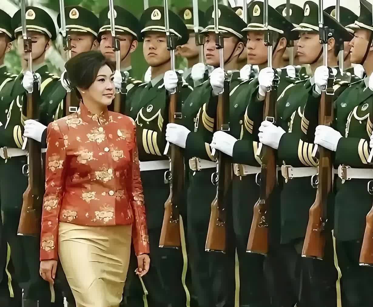 毫不夸张的说，她是这个世界上所有男人都想得到，却又都想娶到的女人！哪个女人见了，