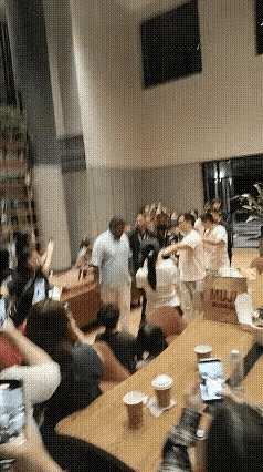 🔥排面拉满！孙颖莎安保再升级里外两层人墙