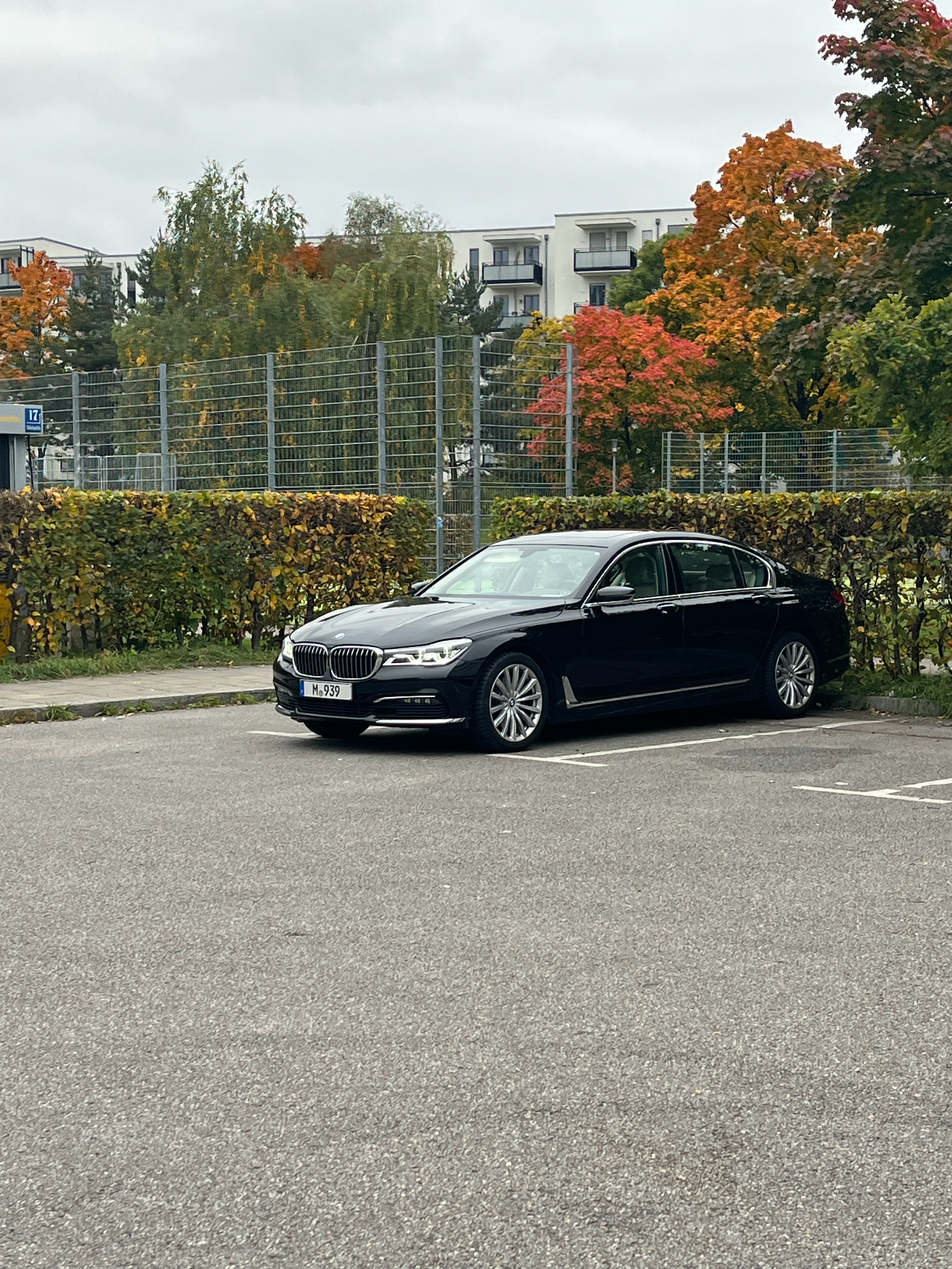 中国驻慕尼黑总领事的六缸柴油宝马7系，不带字母的牌照看着牛逼啊[doge]yz7