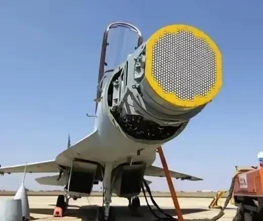 为什么外国军机只要被我方军机的火控雷达照射就气急败坏。现在这个时代飞机被锁定就是