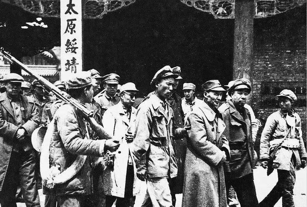 北平和平解放后，困守孤城太原的阎锡山对傅作义的举动极为愤怒，还说：“宜生这么干，