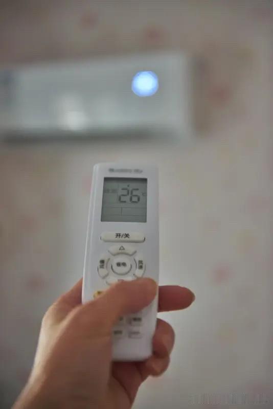 空调开除湿会更省电吗？一、同等温度环境下，除湿模式确实比制冷更省电，但有适用