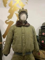 为什么各国军队采用棉服保暖而不是羽绒服，你知道原因吗？ 一到冬天，羽绒服就成