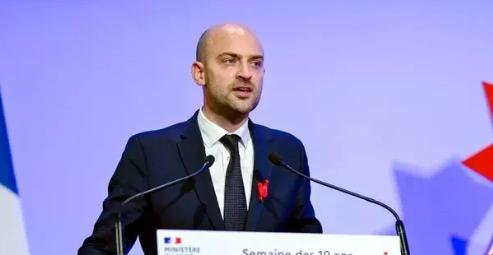 彻底决裂了！法国外长巴罗表示，美国和以色列对伊朗的军事行动没有事先提交联合国安