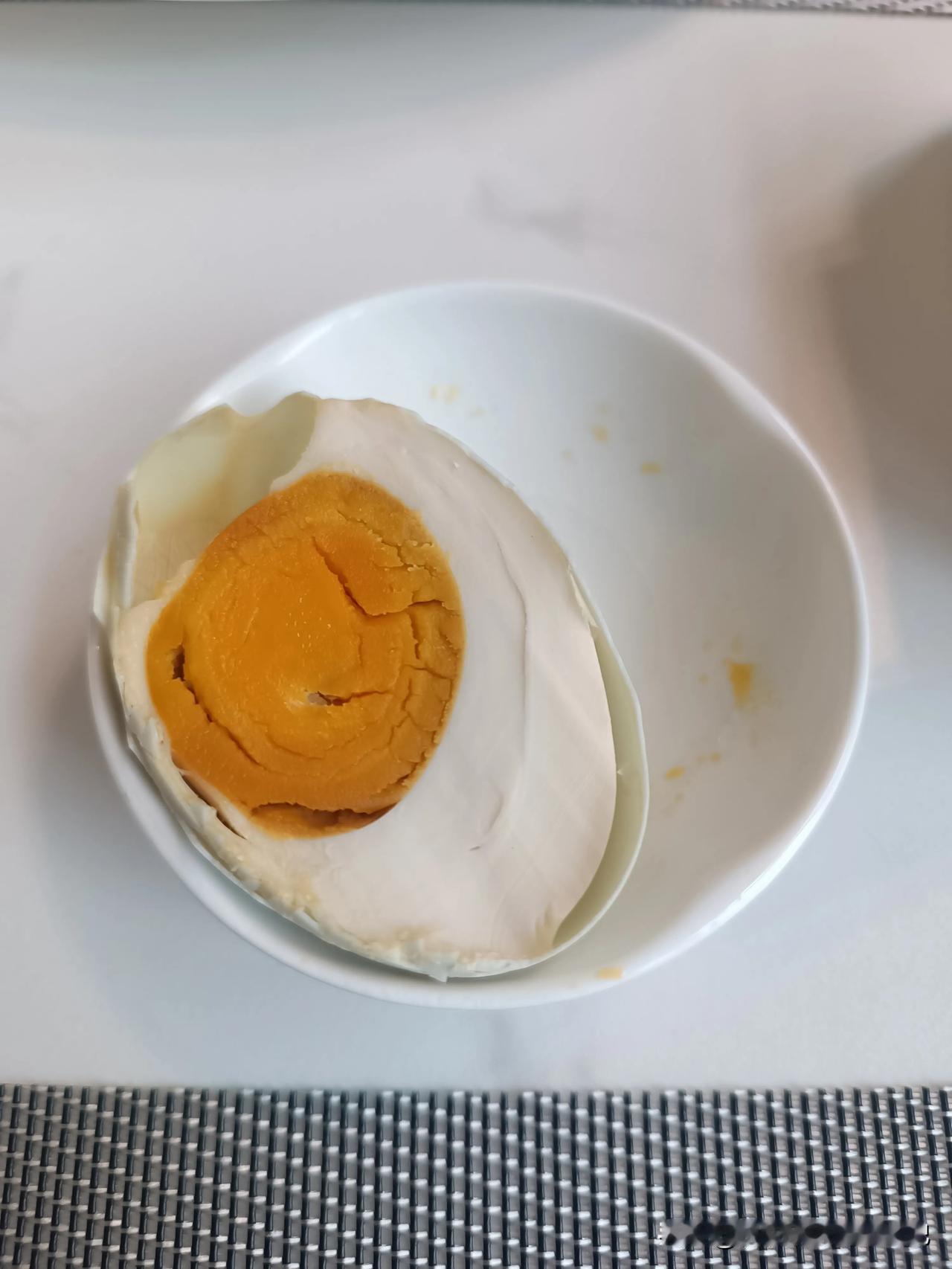 咸鸭蛋一枚[大笑]