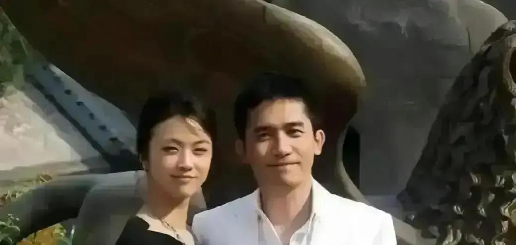 亲密戏拒拍，剧组当场赔钱横店新规：拍吻戏前，演员能一键喊停。协调员站旁边，