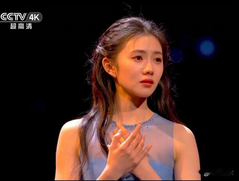 刘浩存的技术水准暂且不提，面部表情对场景的演绎，身材比例，还有颜值都是顶级，更何