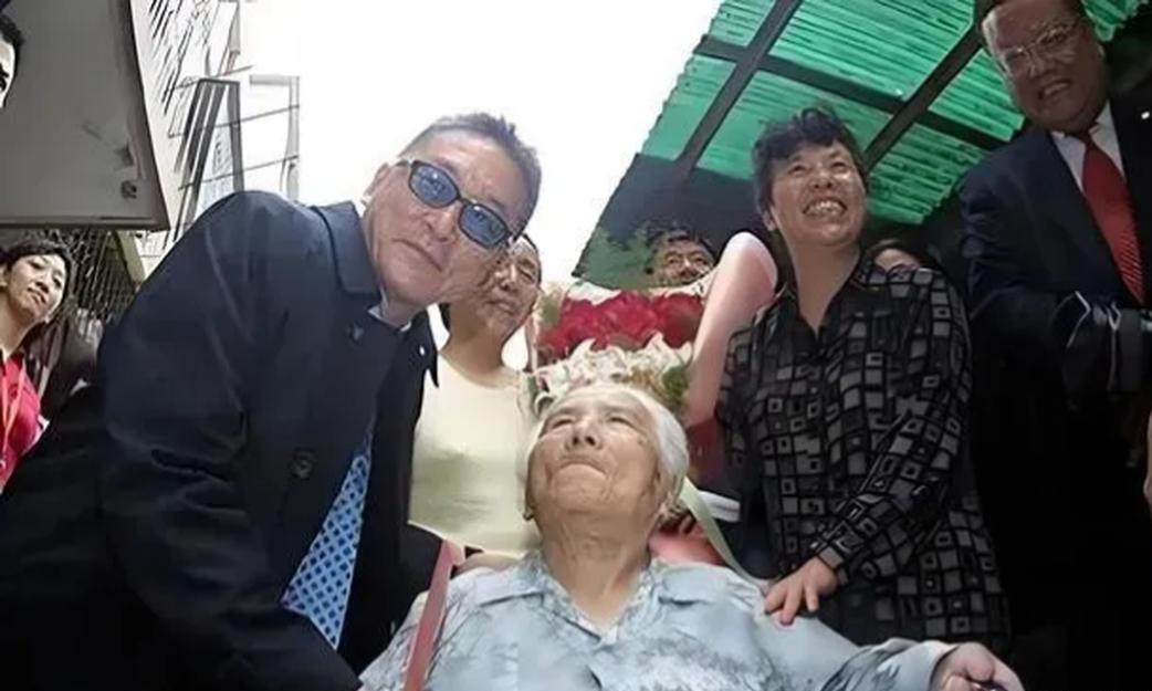 李敖说出大实话：我妈生了八个孩子，七个都不要她，连她死了都没回来奔丧，李敖嘴毒一