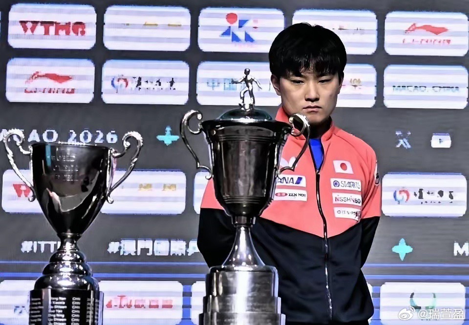 张本智和清醒点评松岛辉空，道尽竞技体育心理困局！近日，日本乒乓名将张本智和接受东