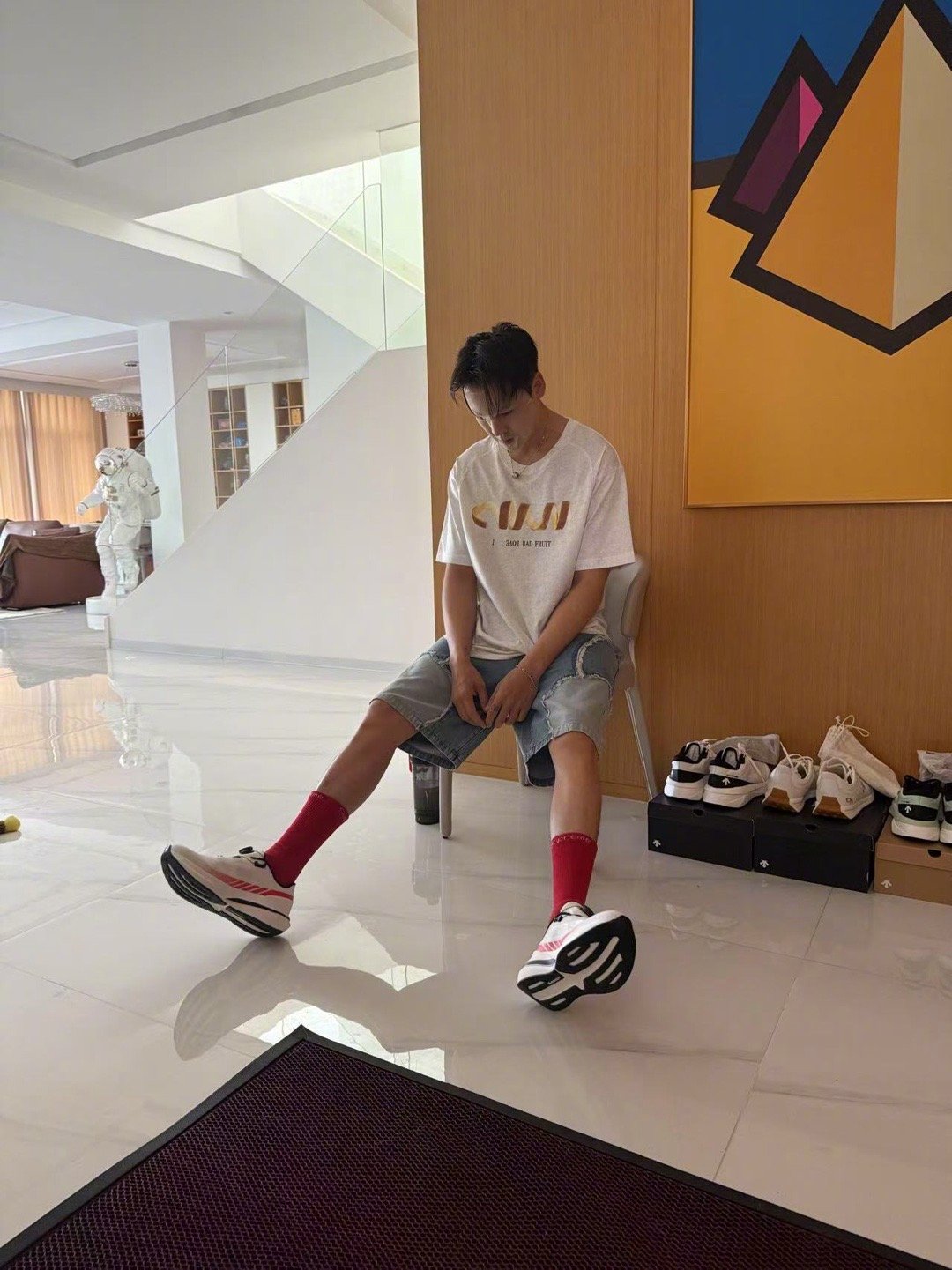 陈伟霆开工前敷面膜陈伟霆每天开工前belike这状态也太能打了吧！敷面膜的样子可