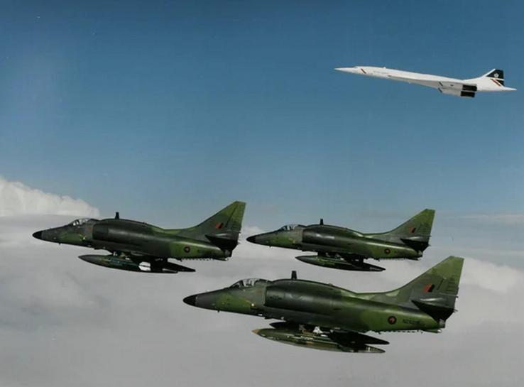 新西兰军机千里迢迢飞到中国黄海搞侦察，还顺手干扰民航飞行！转头一看，中国还是它最