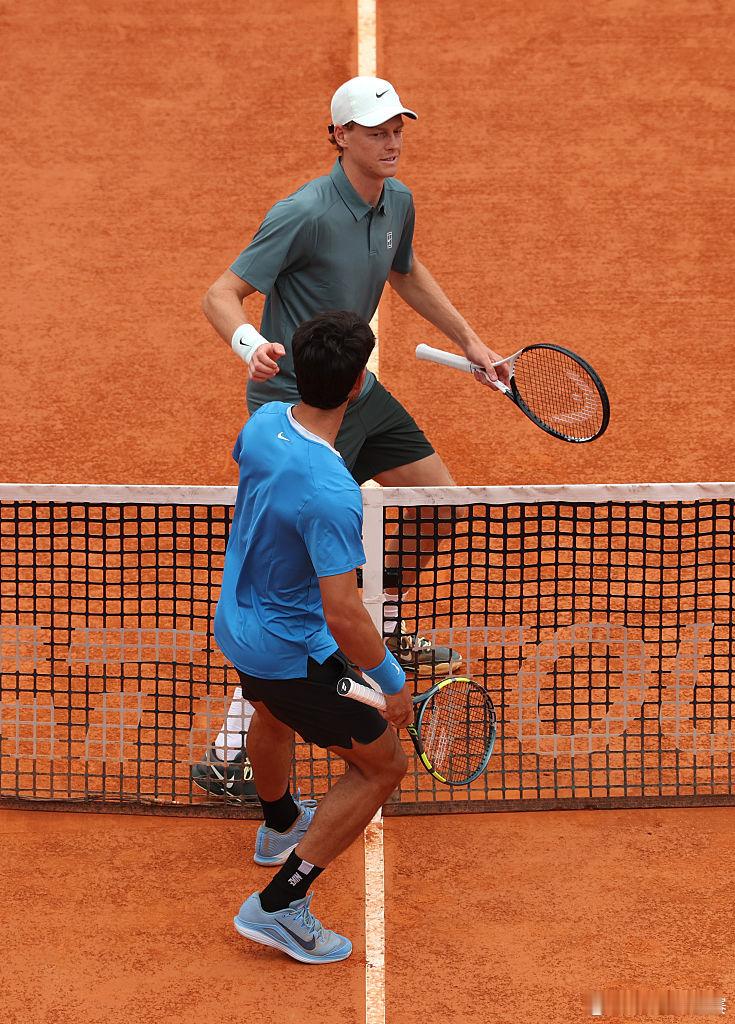 即时比分🔊ATP1000蒙特卡洛大师赛决赛，开场双方互破，阿尔卡拉斯先发2-