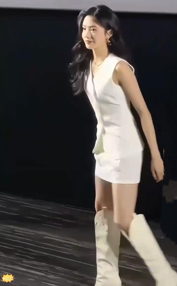 谋女郎刘浩存这身材颜值绝对是天花板级别的吧[赞]
