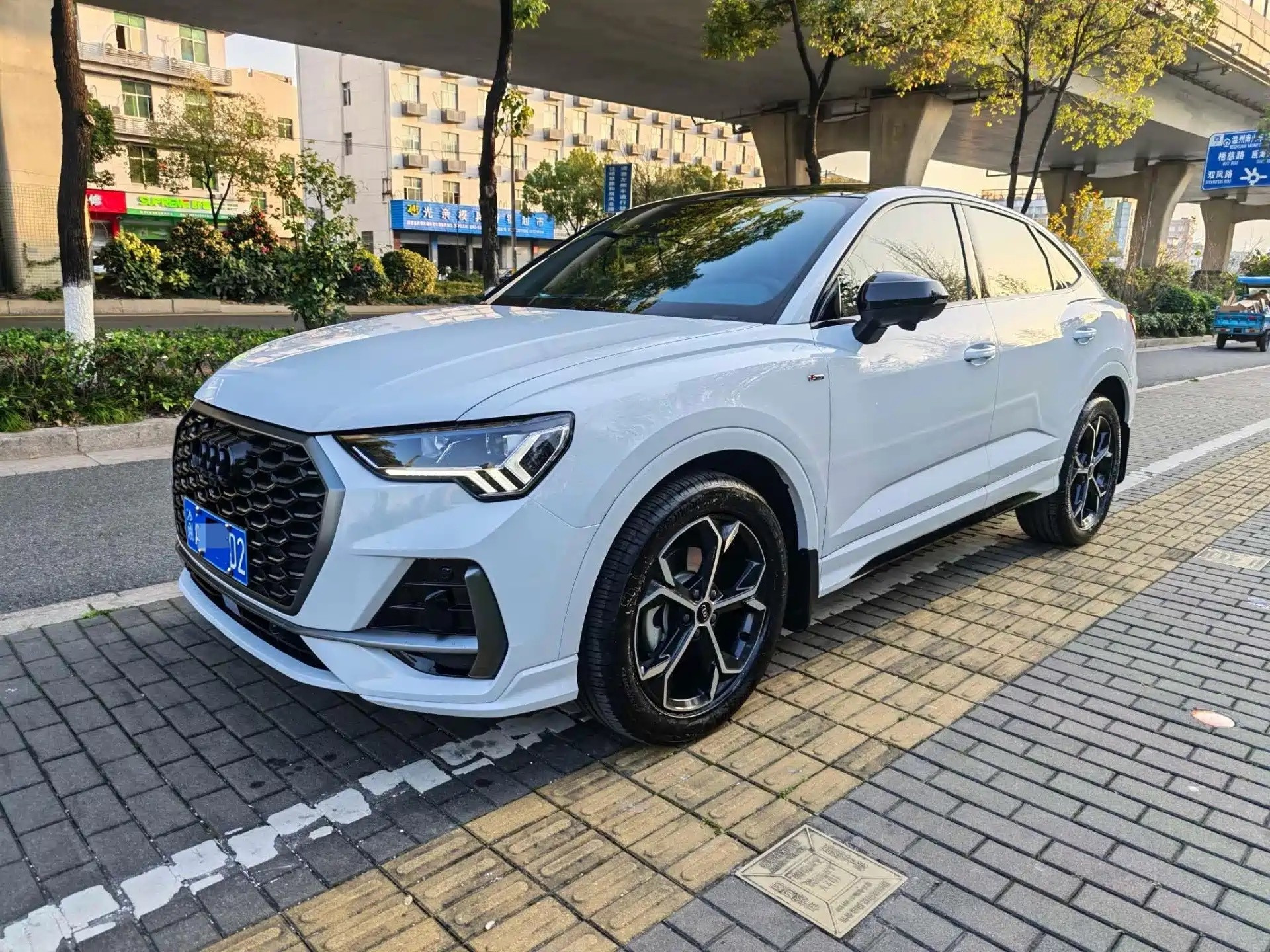 奥迪Q3L加长版2026年9月上市，定位豪华紧凑型燃油SUV。车身尺寸4495m