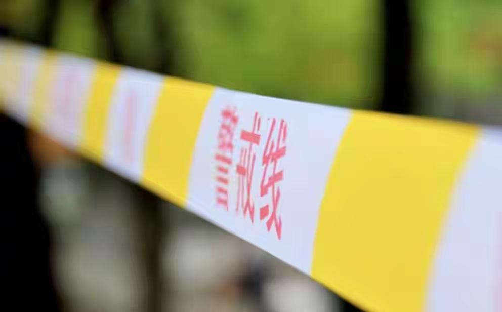 13岁女孩26楼坠亡，家属索赔33万败诉！法院判决戳破真相13岁女孩与母亲