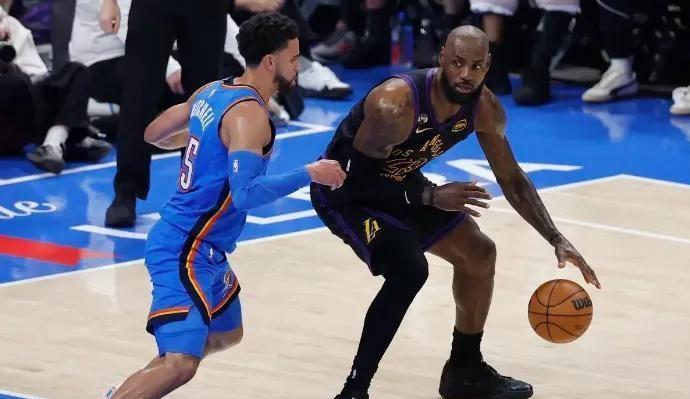 东契奇受伤之后，湖人压力骤增的3位球员，你是否认可？1、詹姆斯，不管湖人的新管